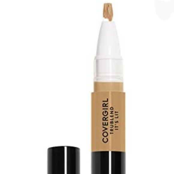COVERGIRL Other - NWT Covergirl Brightening Concealer Pen